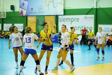  El Rocasa impone su ley en el derbi canario (32-22) (Foto TA)